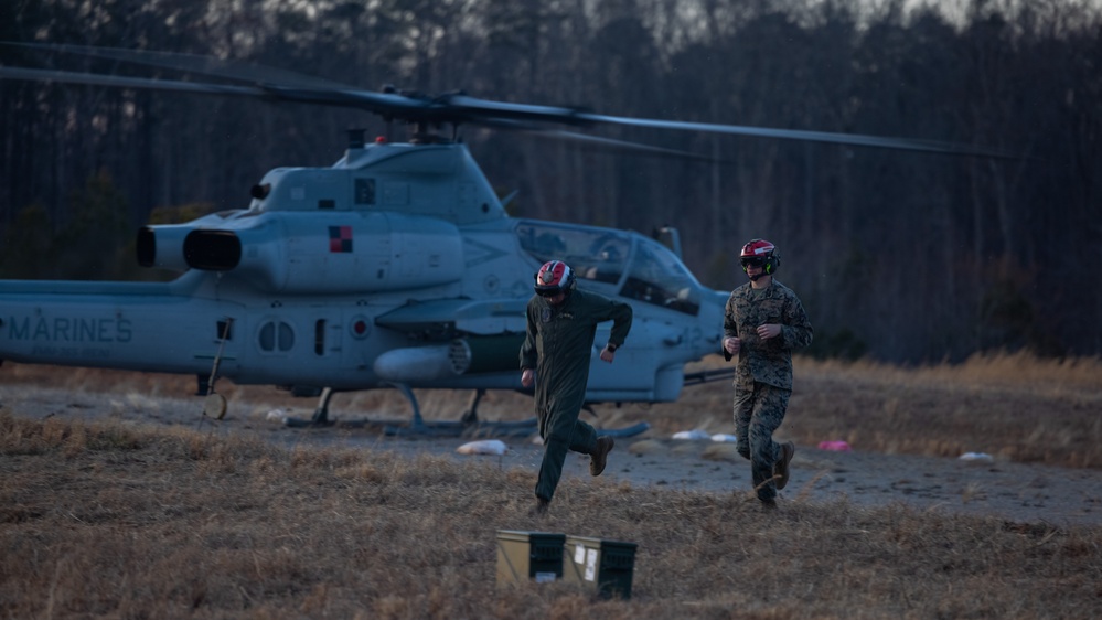 VMM-365 (REIN) Conducts FARP Operations