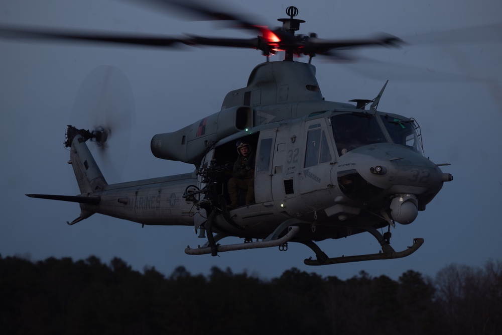 DVIDS - Images - VMM-365 (REIN) Conducts FARP Operations [Image 3 of 11]