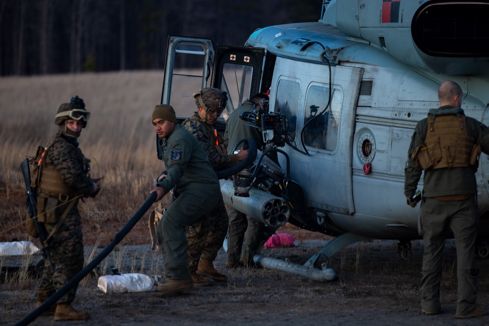 VMM-365 (REIN) Conducts FARP Operations