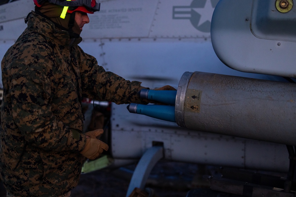 VMM-365 (REIN) Conducts FARP Operations