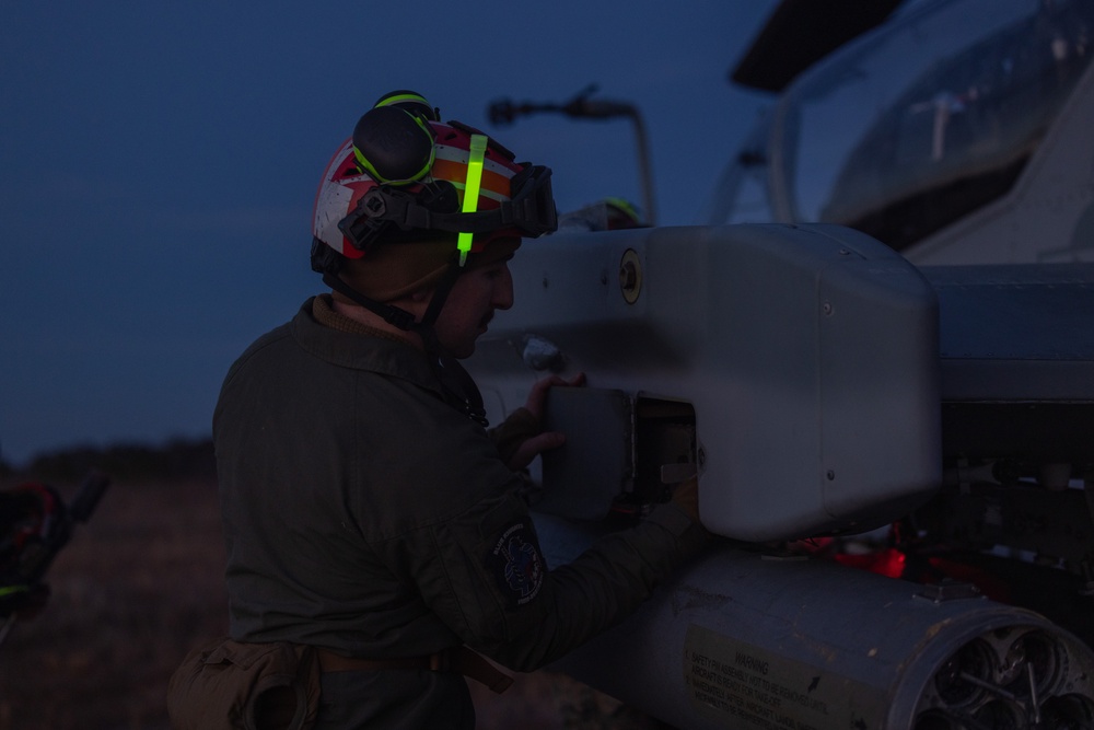 VMM-365 (REIN) Conducts FARP Operations