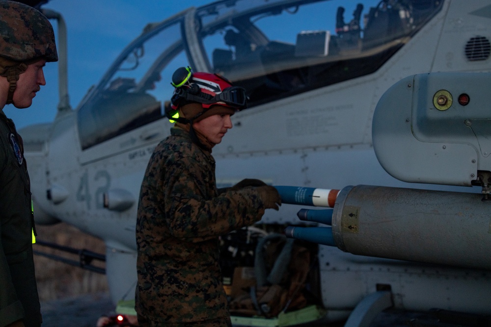 VMM-365 (REIN) Conducts FARP Operations