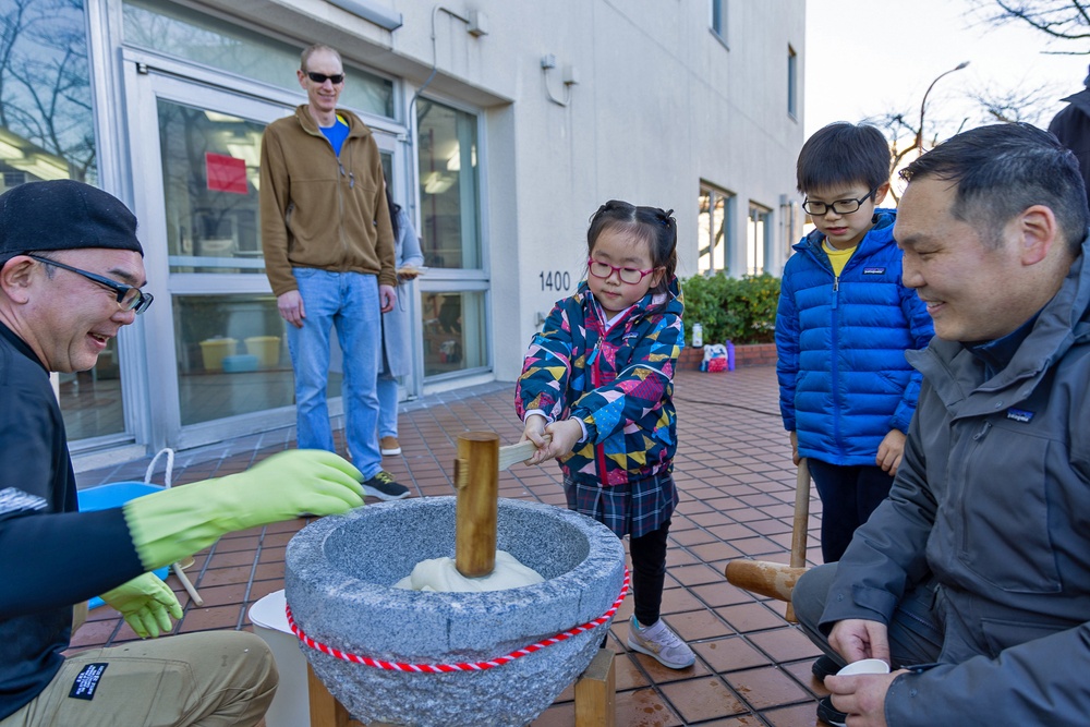 USNH Yokosuka Pounds Mochi