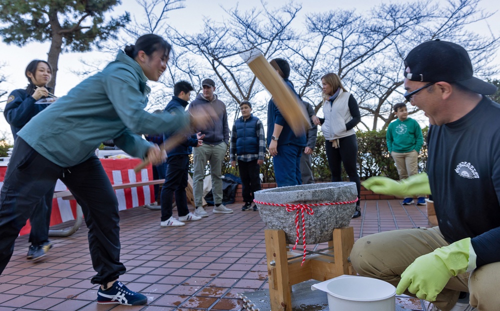 USNH Yokosuka Pounds Mochi