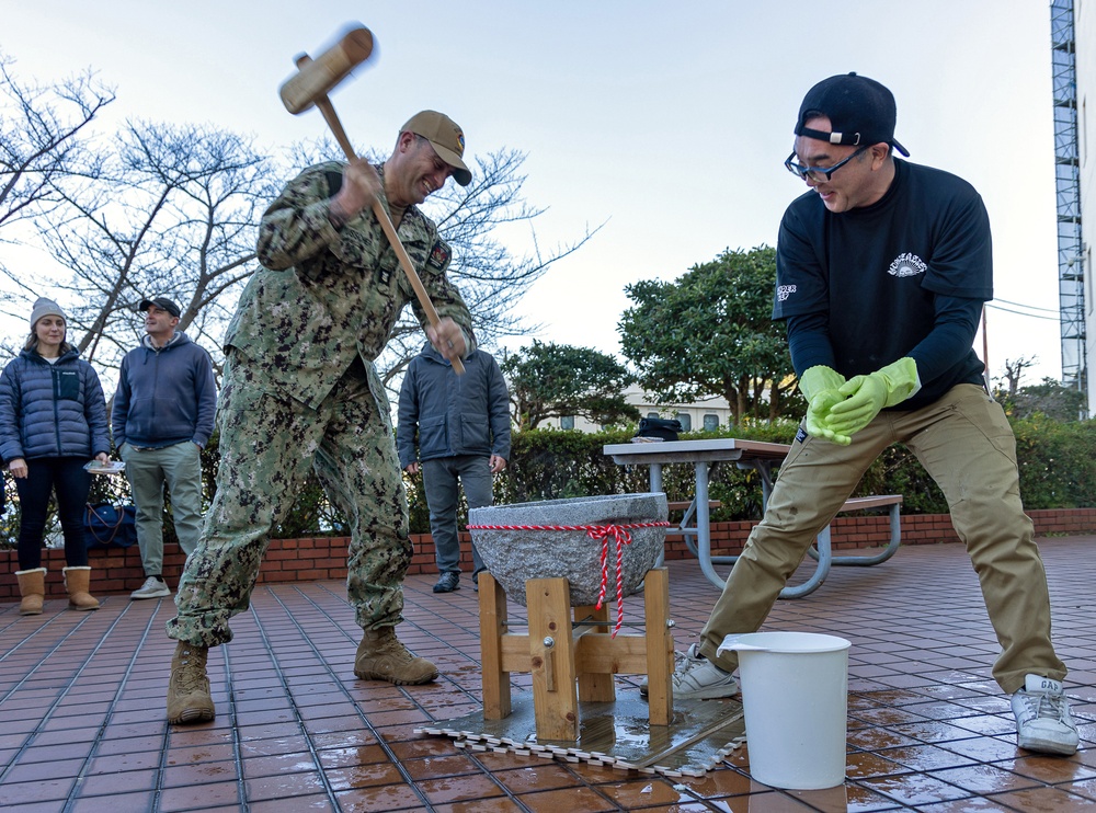 USNH Yokosuka Pounds Mochi