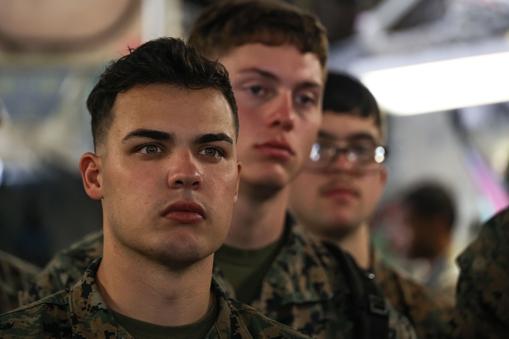 III Marine Expeditionary Force Marines tour U.S. Airforce C-17 Globemaster III
