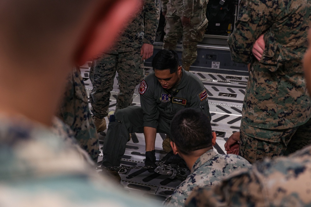 III Marine Expeditionary Force Marines tour U.S. Airforce C-17 Globemaster III