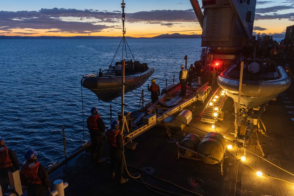 26 MEU(SOC)’s small boat detachment conducts ship-to-shore maneuver during amphibious operations