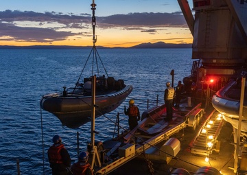 26 MEU(SOC)’s small boat detachment conducts ship-to-shore maneuver during amphibious operations