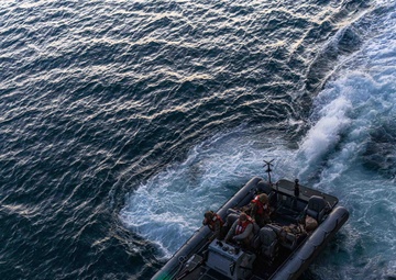 26 MEU(SOC)’s small boat detachment conducts ship-to-shore maneuver during amphibious operations