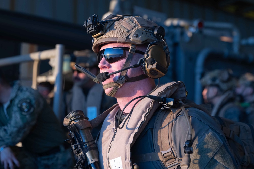 26 MEU(SOC)’s small boat detachment conducts ship-to-shore maneuver during amphibious operations