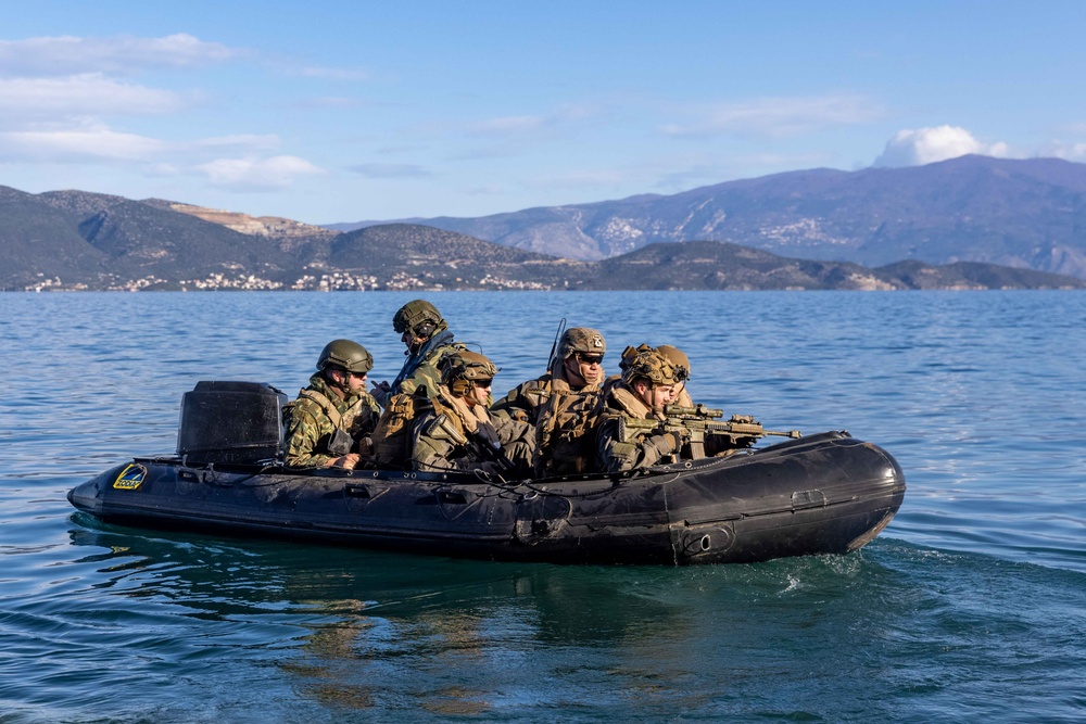 26 MEU(SOC)’s small boat detachment conducts ship-to-shore maneuver during amphibious operations