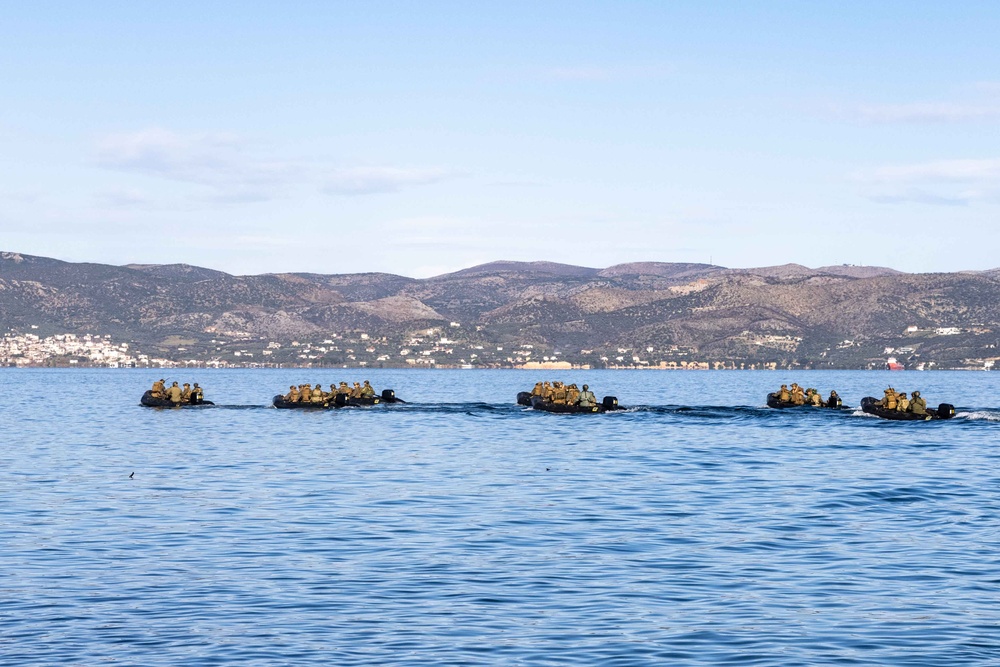 26 MEU(SOC)’s small boat detachment conducts ship-to-shore maneuver during amphibious operations