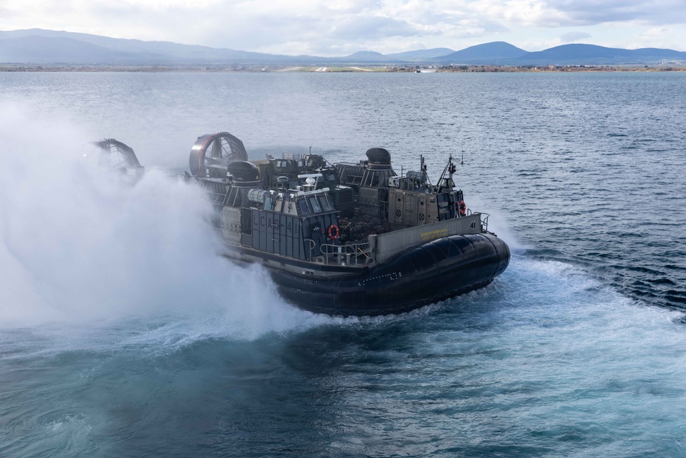 26 MEU(SOC)’s small boat detachment conducts ship-to-shore maneuver during amphibious operations