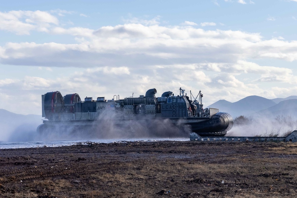 26 MEU(SOC)’s small boat detachment conducts ship-to-shore maneuver during amphibious operations