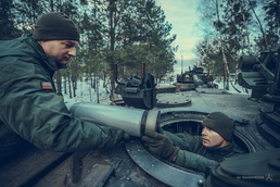 First Polish Tank Crew Qualifies on an M1A2 Tank at Nowa Deba Training Area
