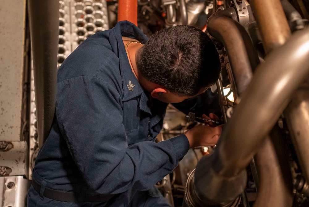 USS Princeton Sailor Conducts Maintenance