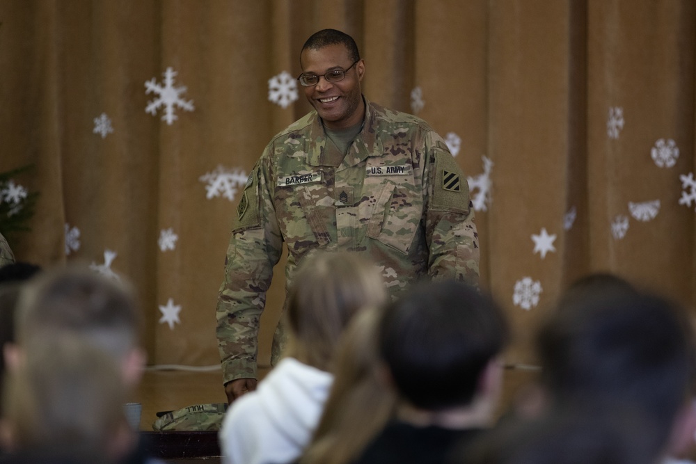 US Sustainment Soldiers visit Trzemeszno School