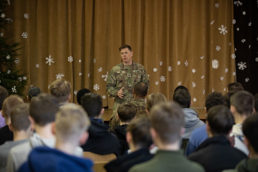 US Sustainment Soldiers visit Trzemeszno School