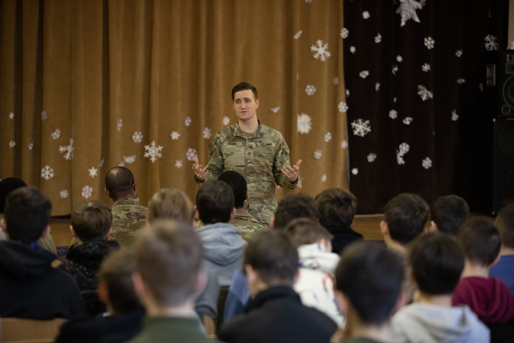 US Sustainment Soldiers visit Trzemeszno School