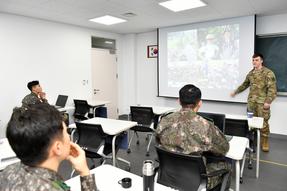 U.S. Army Officers share leadership advice with future ROK officers