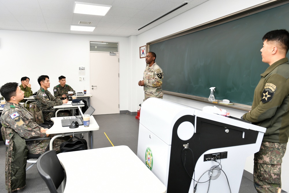 U.S. Army Officers share leadership advice with future ROK officers