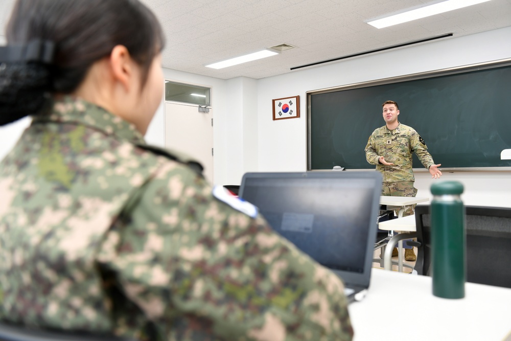 U.S. Army Officers share leadership advice with future ROK officers