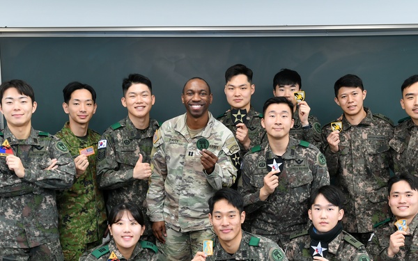 U.S. Army Officers share leadership advice with future ROK officers