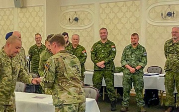 Florida Guard Soldier helps train Ukrainian forces, receives award from senior official