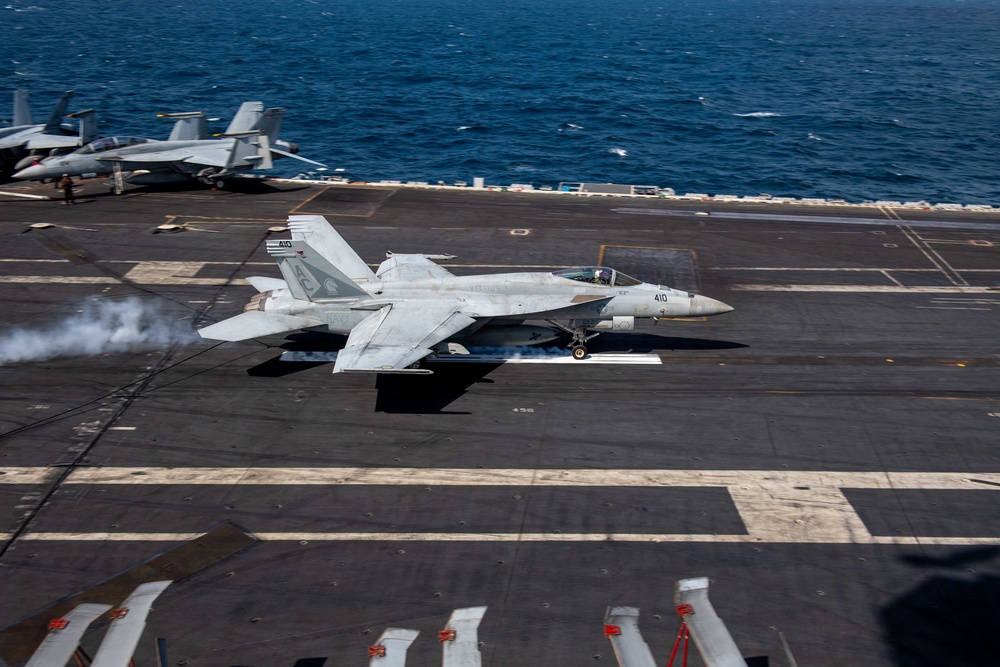 USS Dwight D. Eisenhower (CVN 69) Conducts Flight Operations in the Gulf of Aden