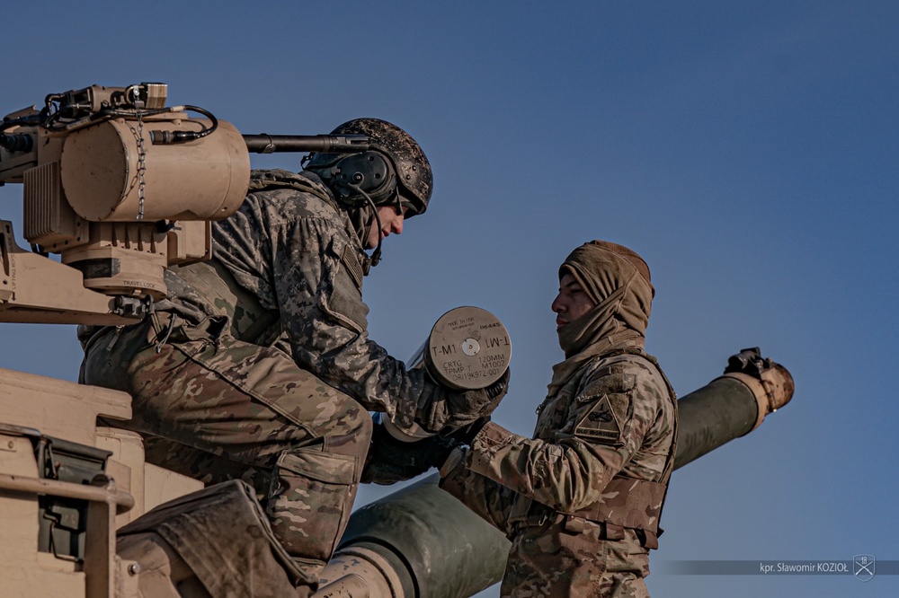 Iron Soldiers Train Polish Tank Crews to Qualify on the M1A2 Abram Tank