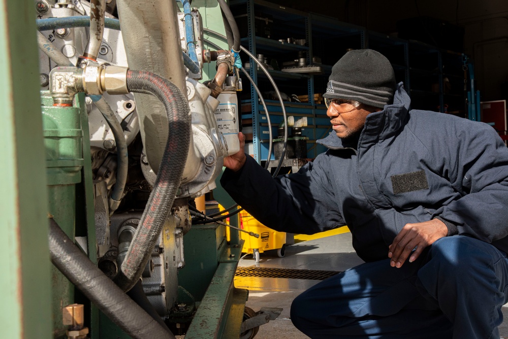 International Military Students Learn to Become Engine Technician