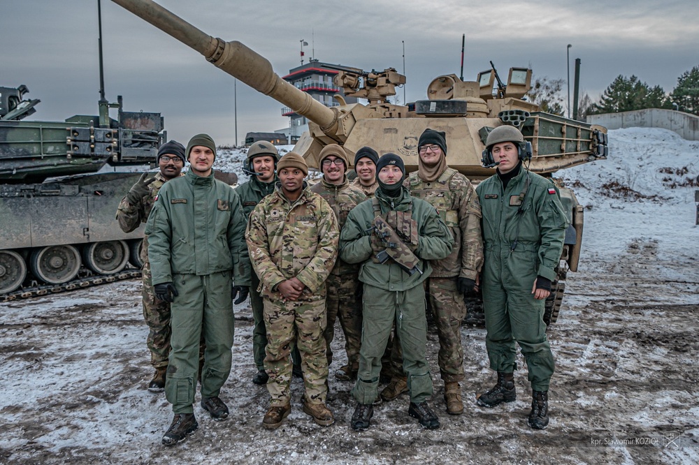 Iron Soldiers Train Polish Tank Crews to Qualify on the M1A2 Abram Tank