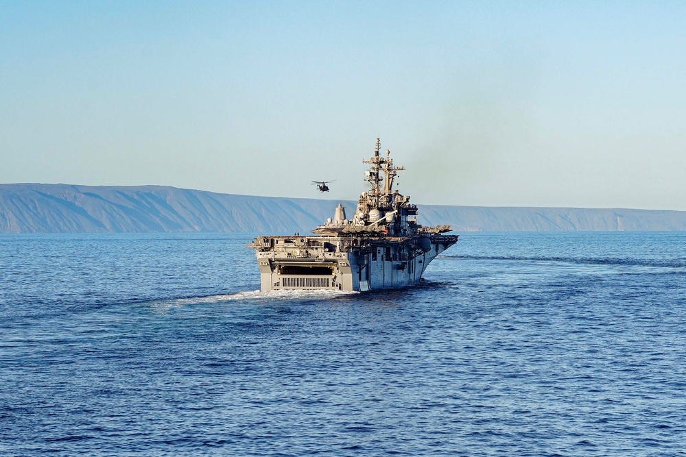 Boxer Amphibious Ready Group Transits the Pacific Ocean