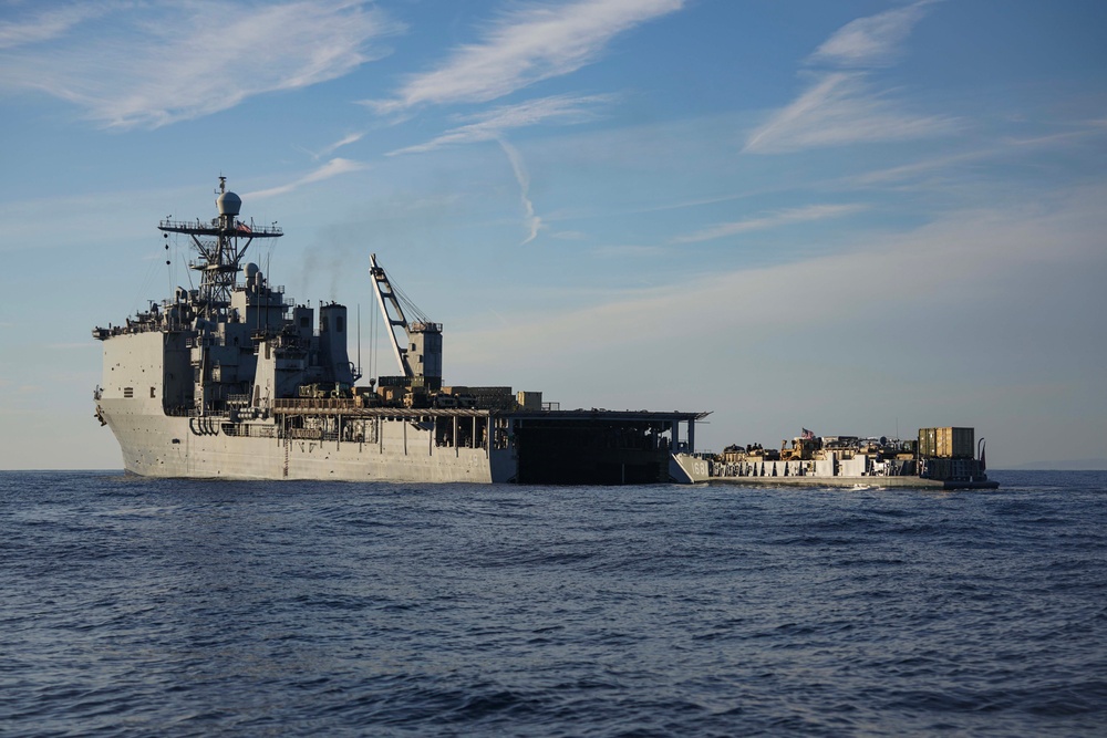 LCU Operations Aboard USS Harpers Ferry