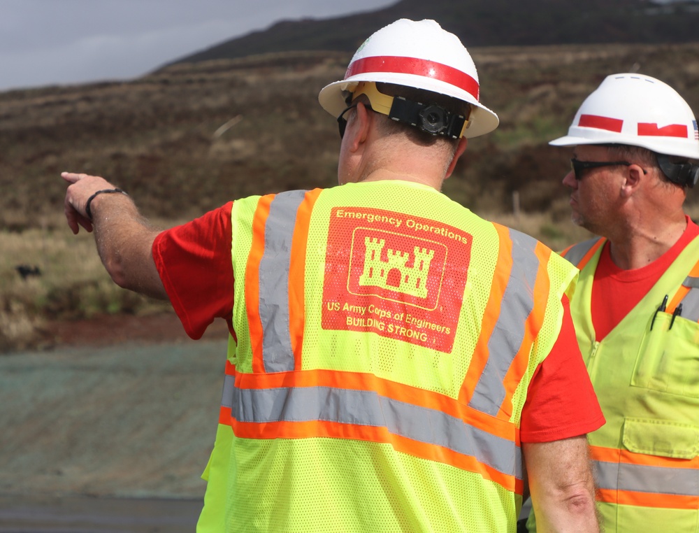 U.S. Army Corps of Engineers Hawai‘i Wildfires Recovery Field Office public affairs chief discusses debris removal truck weigh-in process with USACE Quality Assurance Specialist