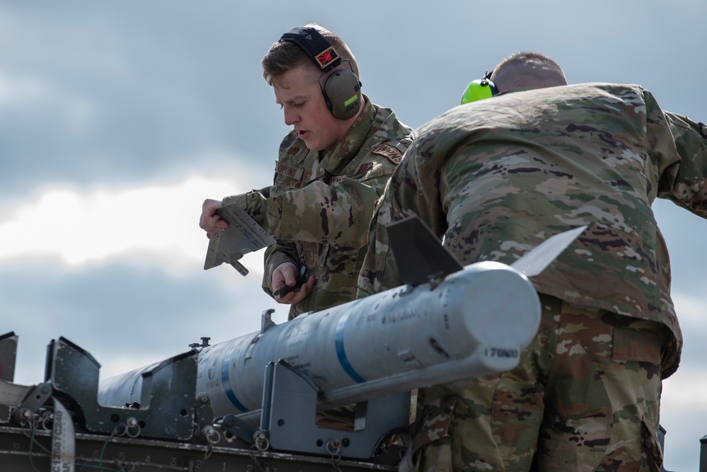 LOAD UP! Kadena weapons teams compete for the best