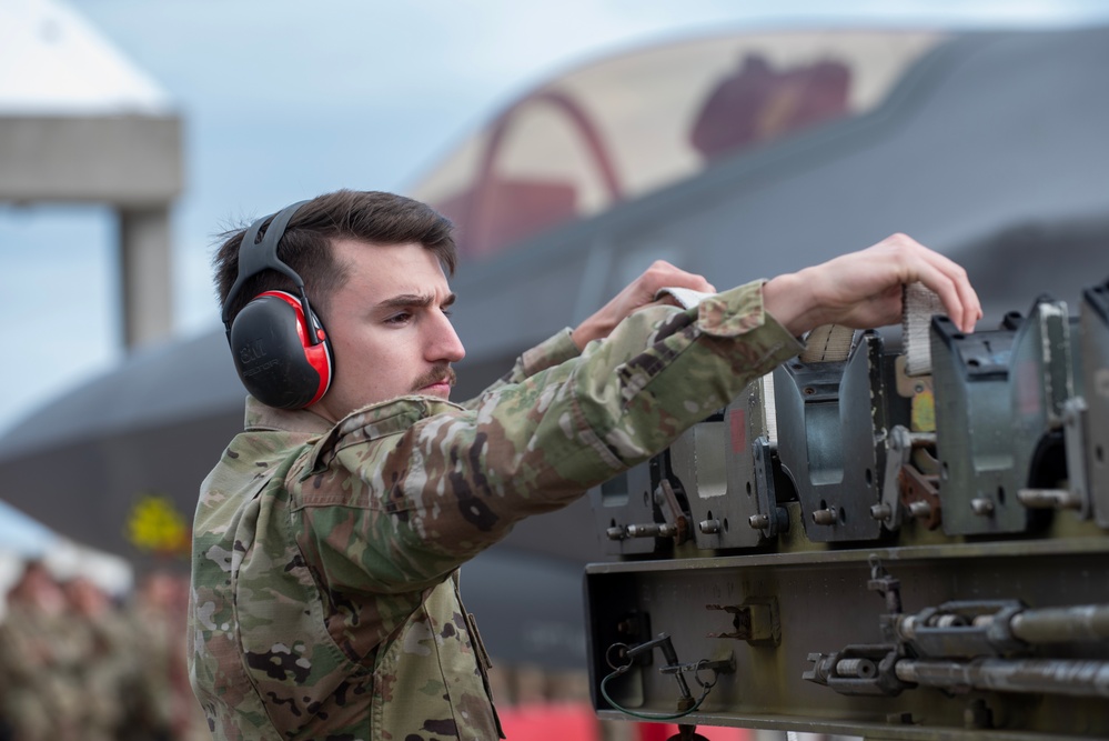 LOAD UP! Kadena weapons teams compete for the best