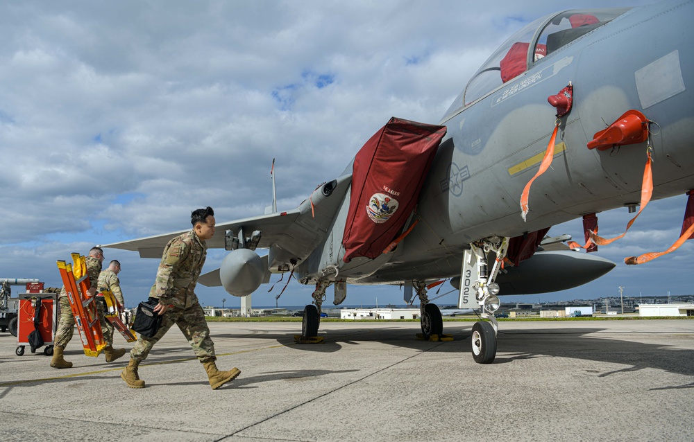 LOAD UP! Kadena weapons teams compete for the best