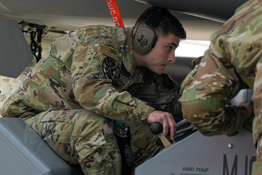 LOAD UP! Kadena weapons teams compete for the best