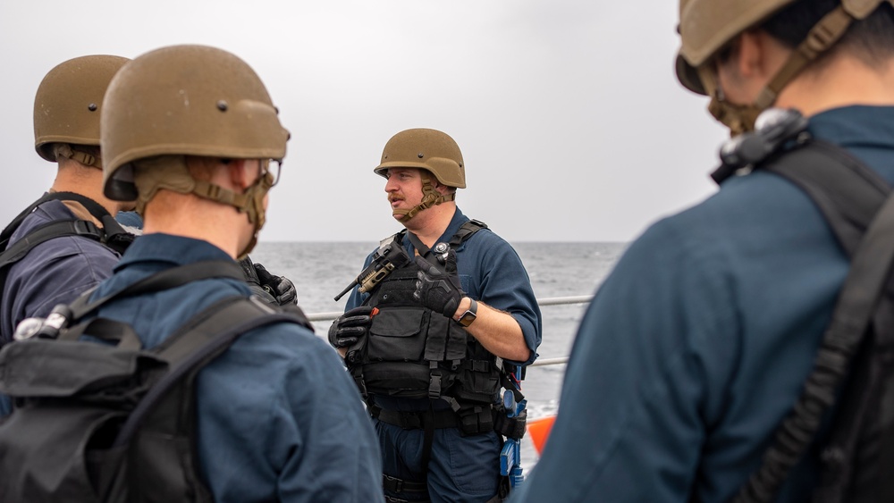 USS Princeton Conducts a Visit Board Search and Seizure Drill