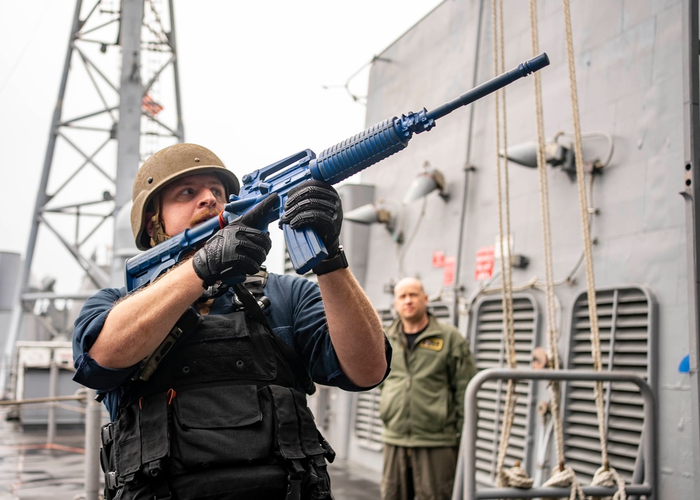 USS Princeton Conducts a Visit Board Search and Seizure Drill