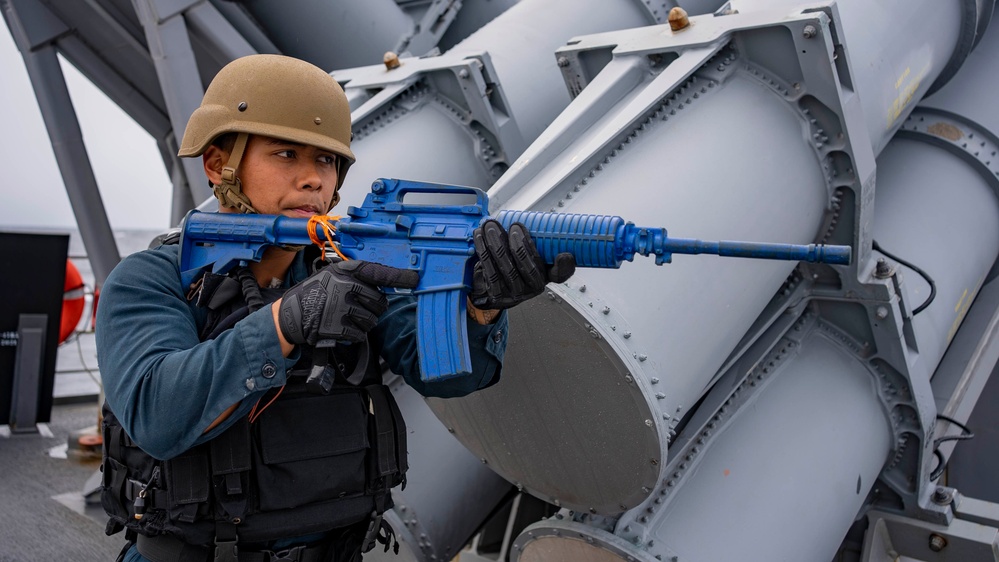 USS Princeton Conducts a Visit Board Search and Seizure Drill