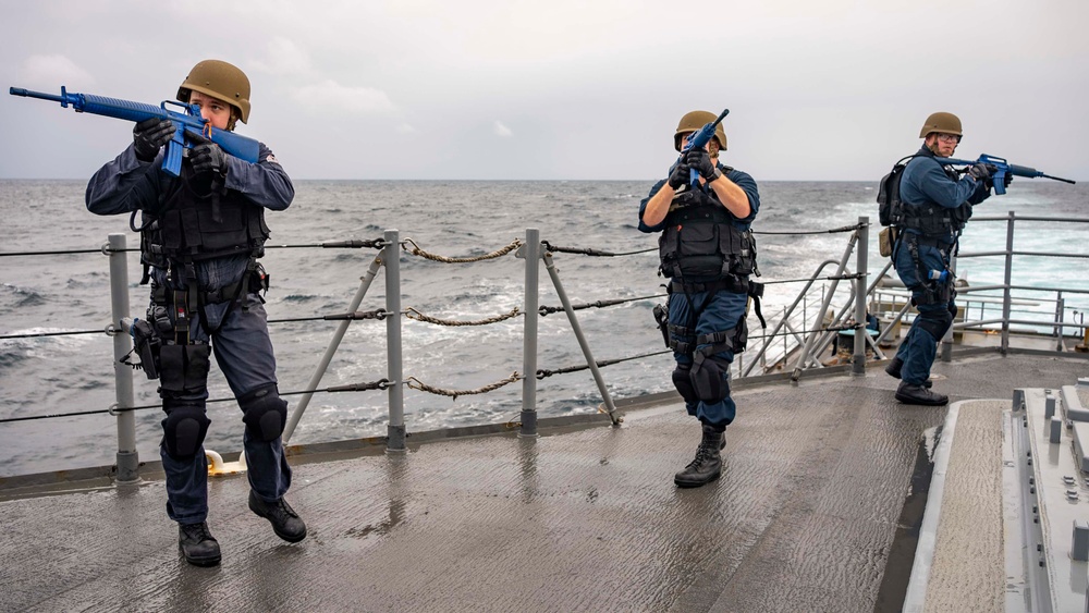 USS Princeton Conducts a Visit Board Search and Seizure Drill