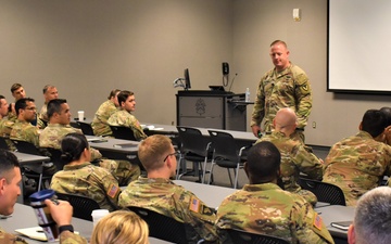 Acquisition officer, double amputee speaks to CGSC students about resiliency