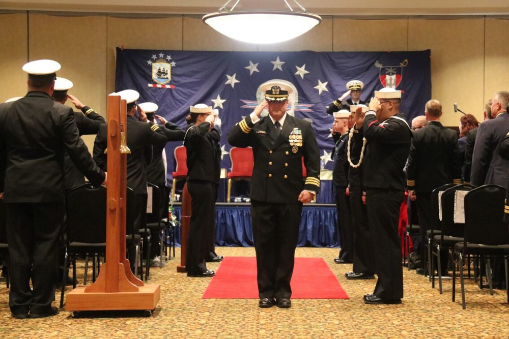 USS Truxtun Holds Change of Command Ceremony