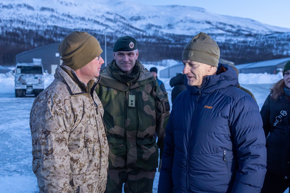 DVIDS Images Prime Minister Of Norway Visits Marines In Norway   1000w Q95 