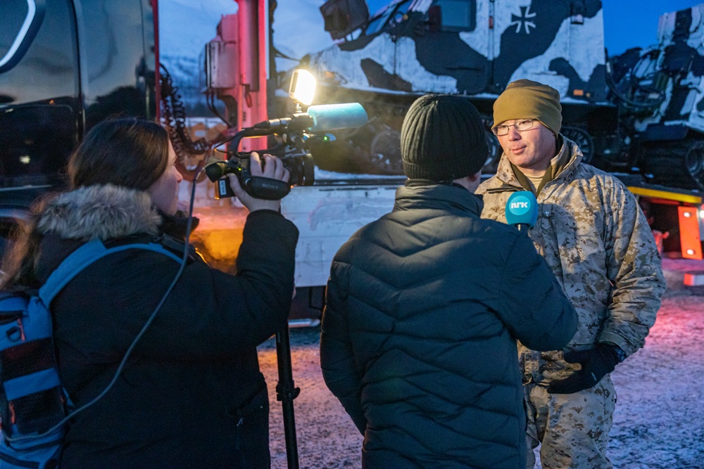 DVIDS Images Prime Minister Of Norway Visits Marines In Norway   1000w Q95 