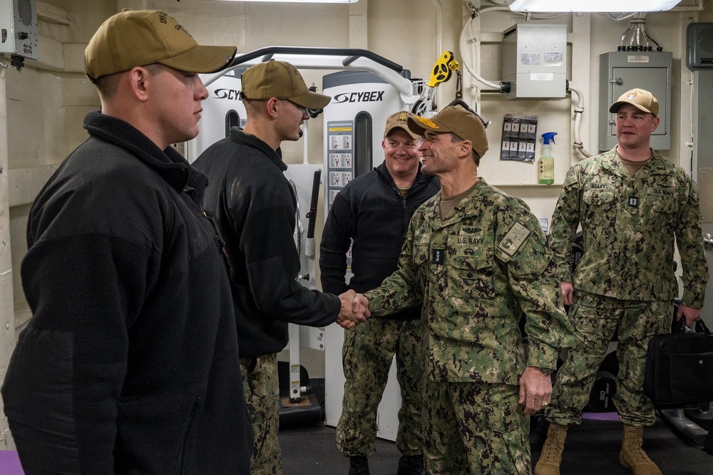 U.S. 2nd Fleet Commander Visits USS Leyte Gulf (CG 55)