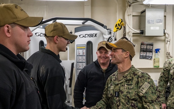 U.S. 2nd Fleet Commander Visits USS Leyte Gulf (CG 55)